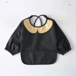 Babero Impermeable con mangas Negro y Dorado